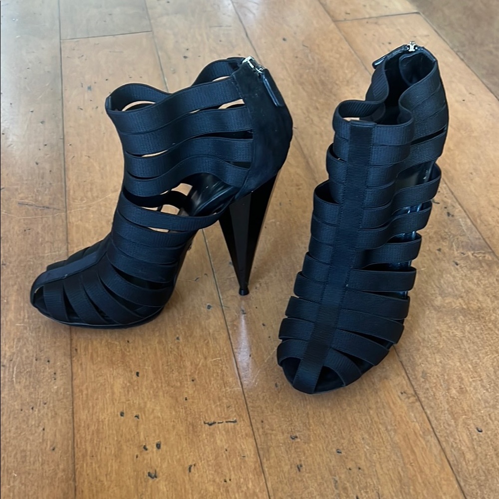 Gucci Black Strappy Heels with Stiletto Design